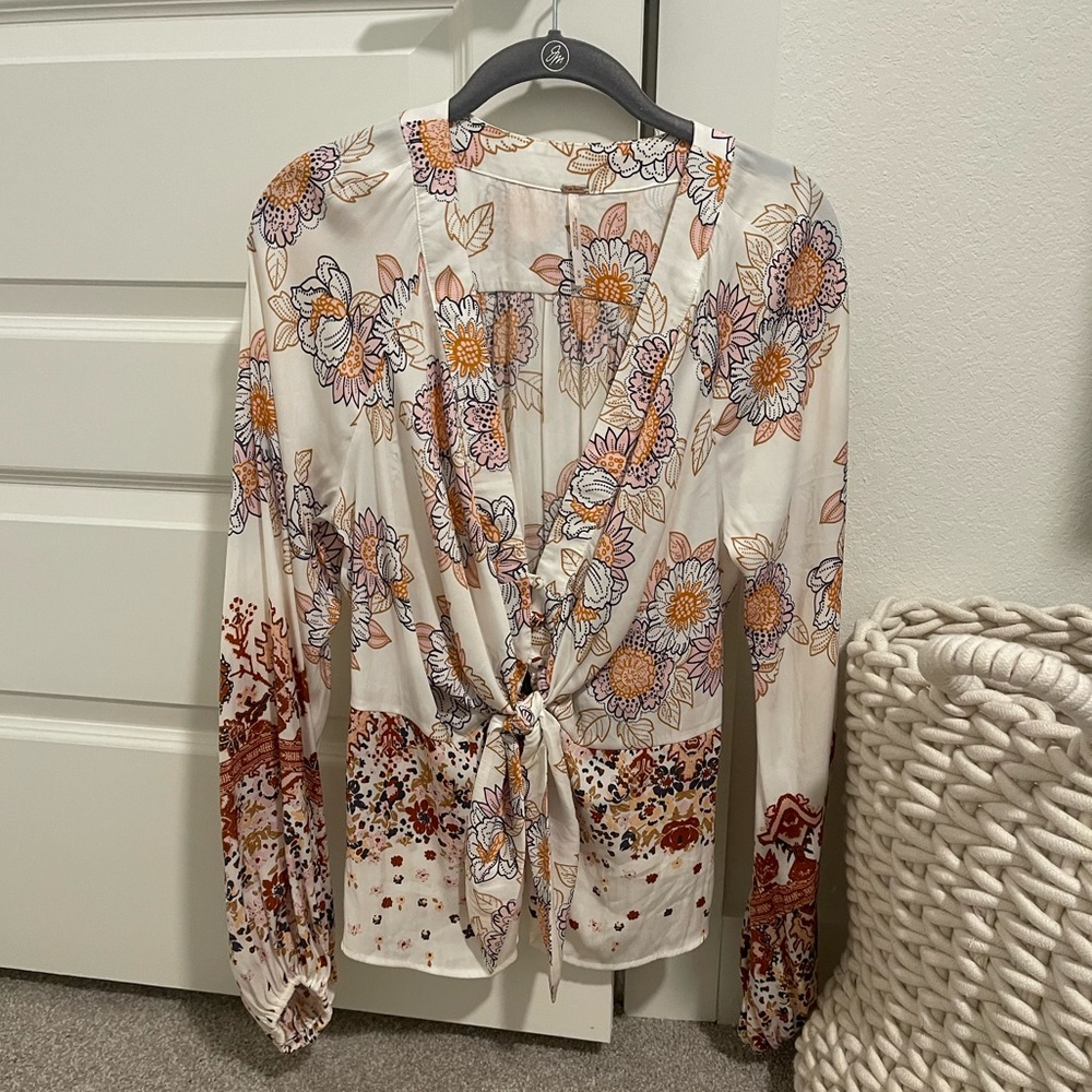 Free People deep V tie blouse, great condition!